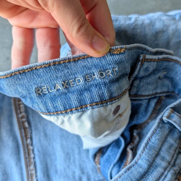 American Eagle Blue Distressed Denim High Rise Relaxed Short size 6 - Picture 5 of 7